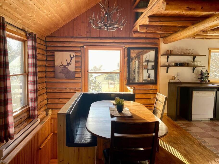 Cozy Log Cottage La Minerve ภายนอก รูปภาพ